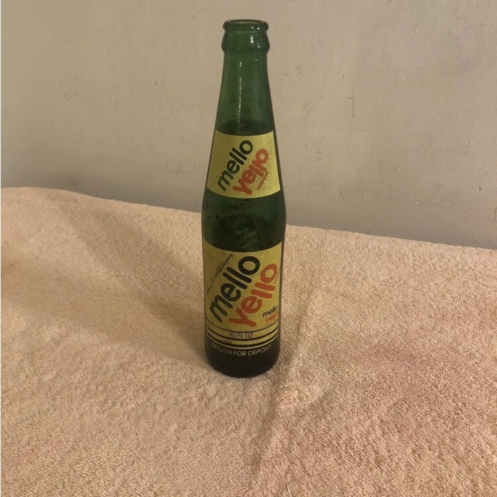 Vintage Coca Cola Mellow Yellow Glass 10oz Bottle Vibrant Color